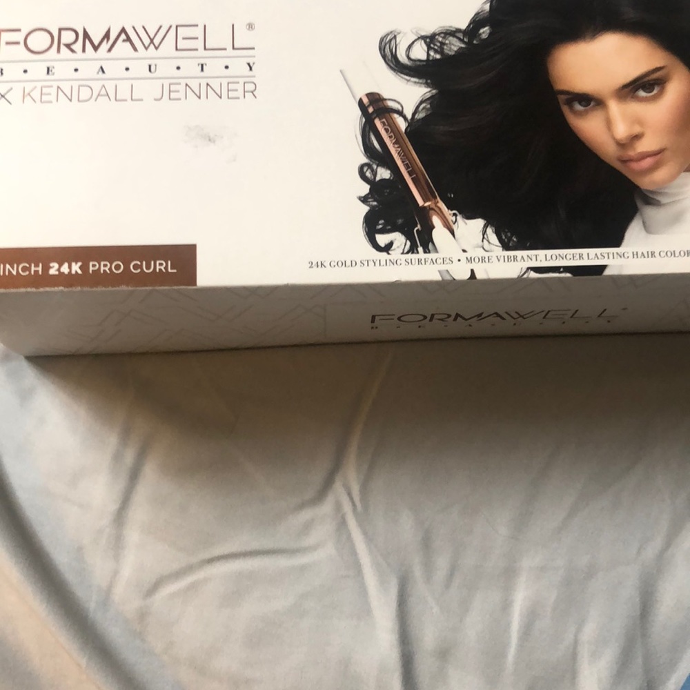 Formawell Kendal Jenner pro curling iron